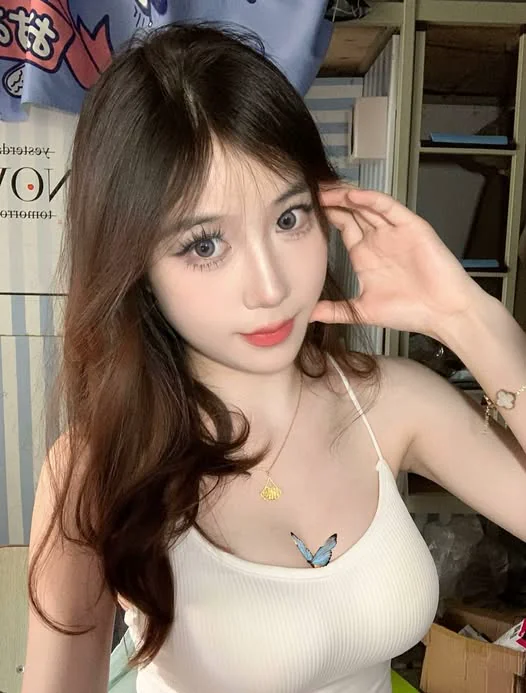 這角度不危險，但很致命，你敢對上我的眼，就要承擔後果