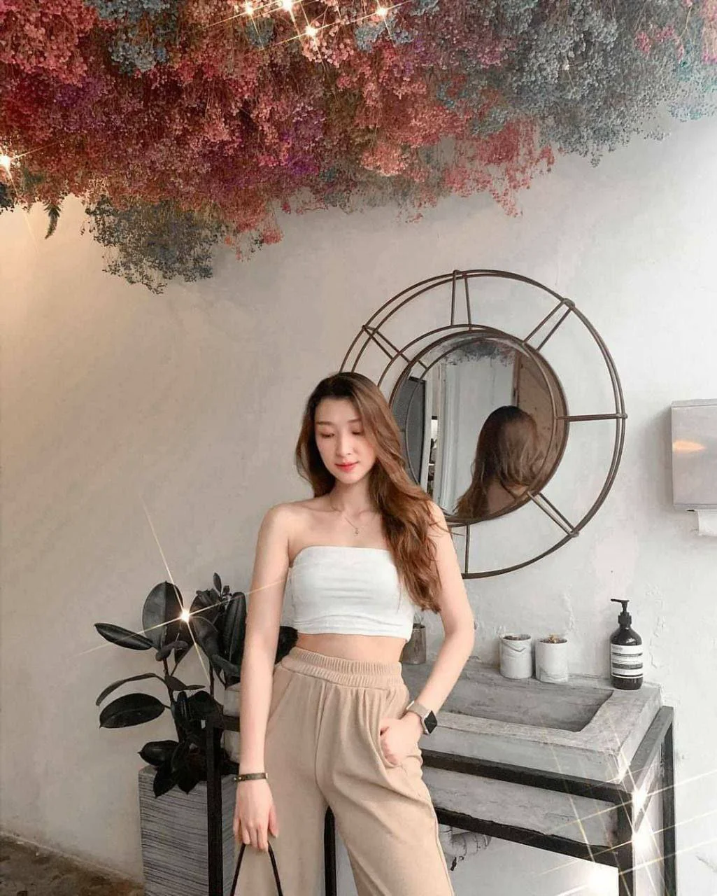 98年 KL Instagram：@clorisssx 身高：166cm