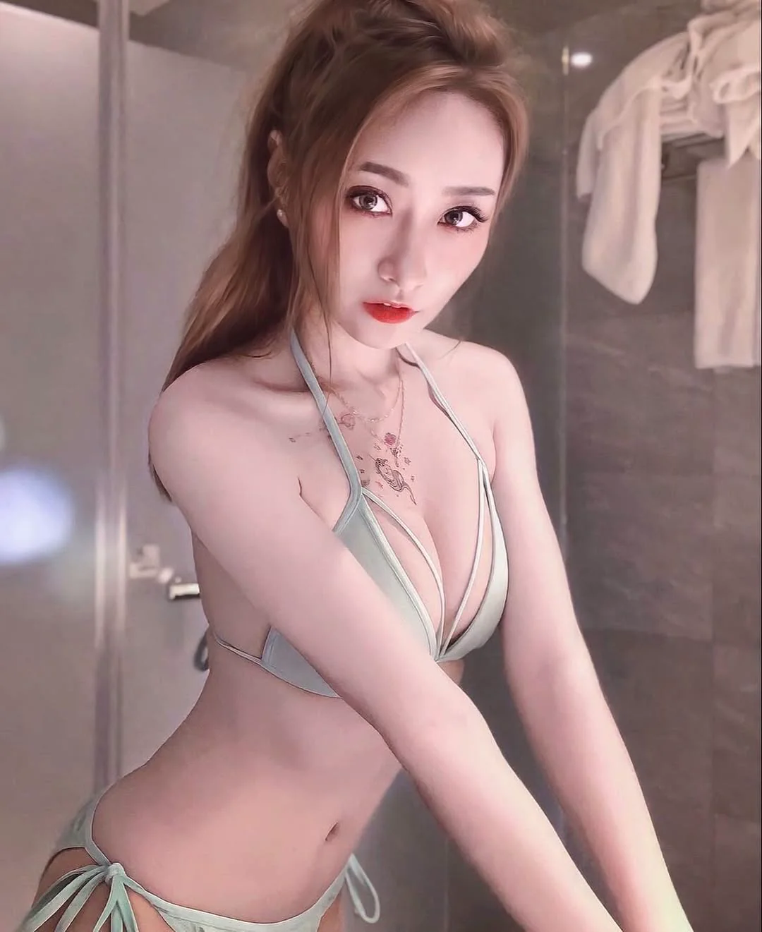 1️⃣簡單介紹一下自己/星座：水瓶♒️ 2️⃣興趣：唱歌～跳舞～彈琴～賺錢 3️⃣國籍：台灣🇹🇼 4️⃣理想型特徵：我愛就好💜 5️⃣我的ig帳號： @love_zihbao