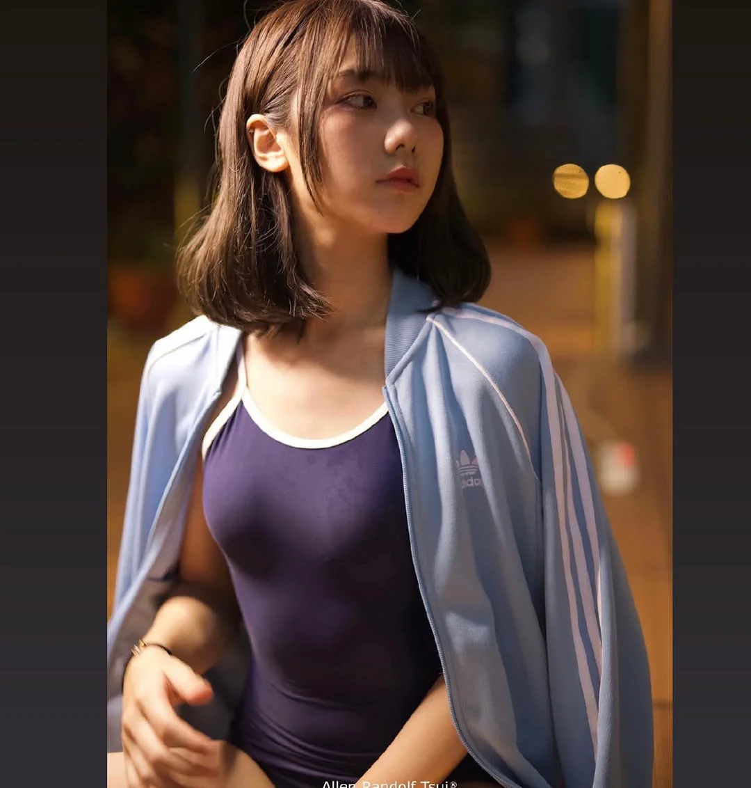1️⃣簡單介紹一下自己/星座： 就叫我阿雞吧 2️⃣興趣：拍影片  3️⃣就讀學校：自學生 4️⃣理想型特徵：木清… 5️⃣我的ig帳號： @nicoyen_233