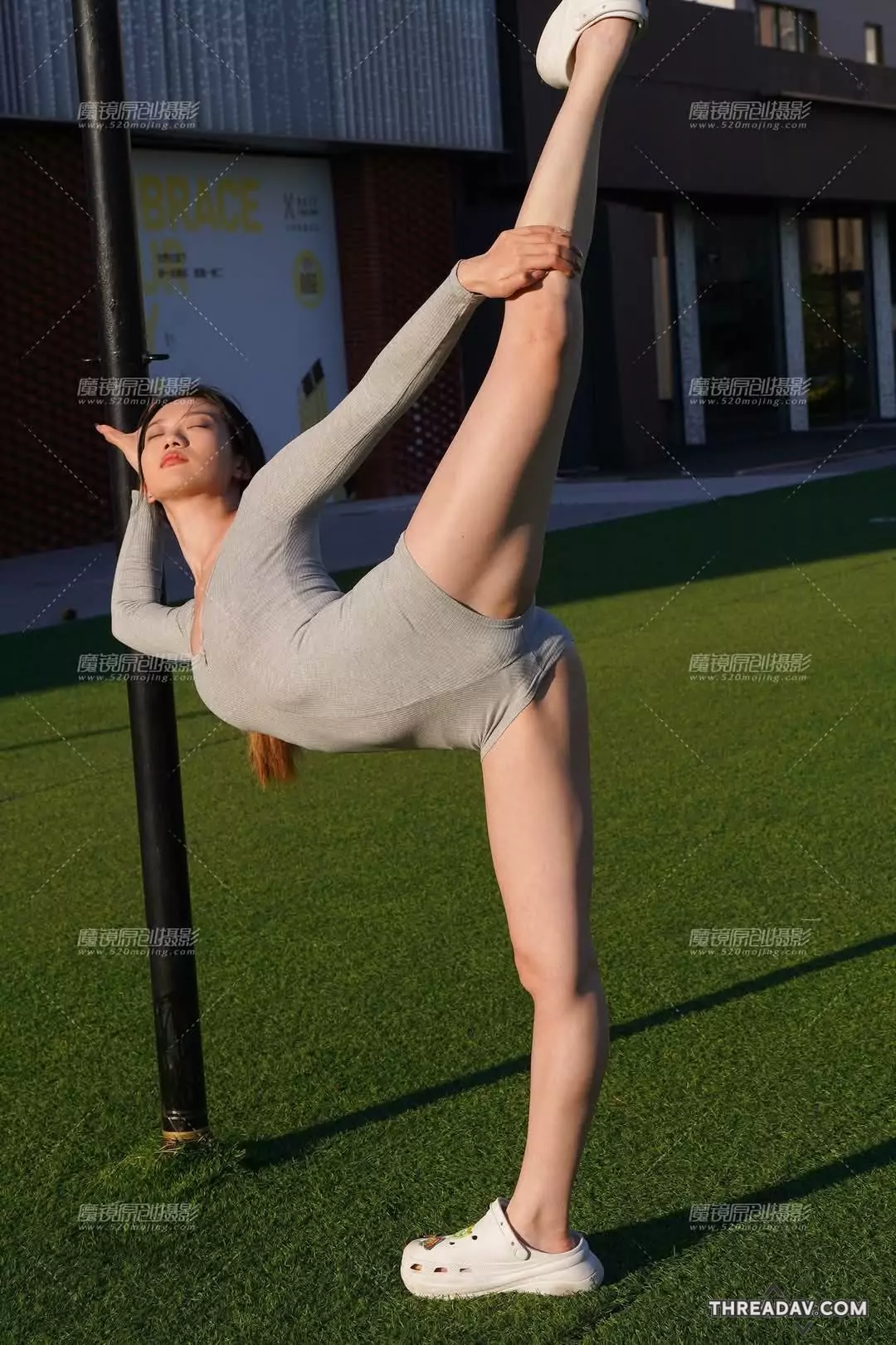 這腰、這腿、這柔軟度，真的讓人頂不住！😏