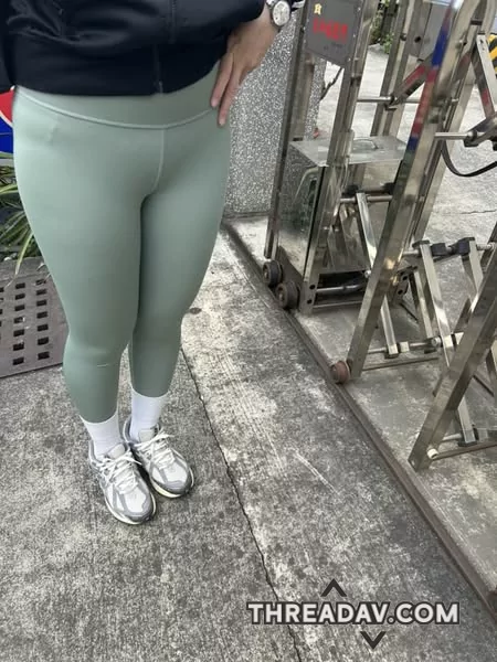 瑜珈褲穿上後多少都有內褲痕，看起來還有紮實飽滿