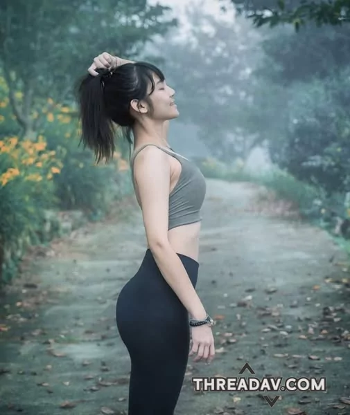 山上的空氣真好，又穿著運動內衣瑜珈褲更放鬆，整個人都性感起來