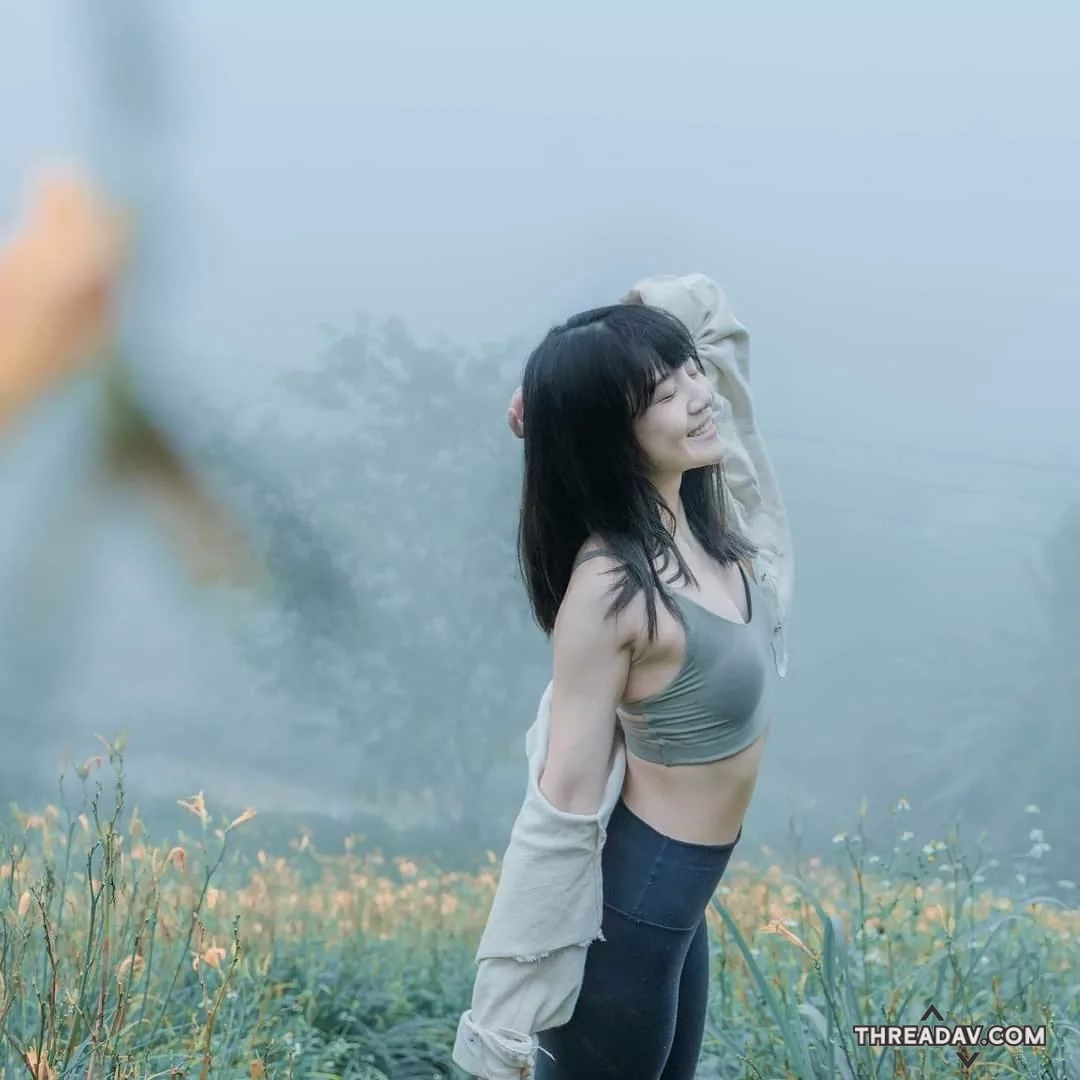 山上的空氣真好，又穿著運動內衣瑜珈褲更放鬆，整個人都性感起來