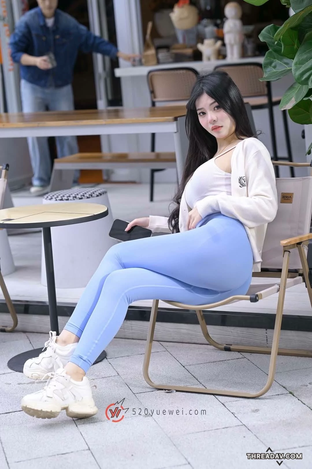 有這樣性感身材又穿上瑜珈褲拜託不要走在我面前，不然我會受不了