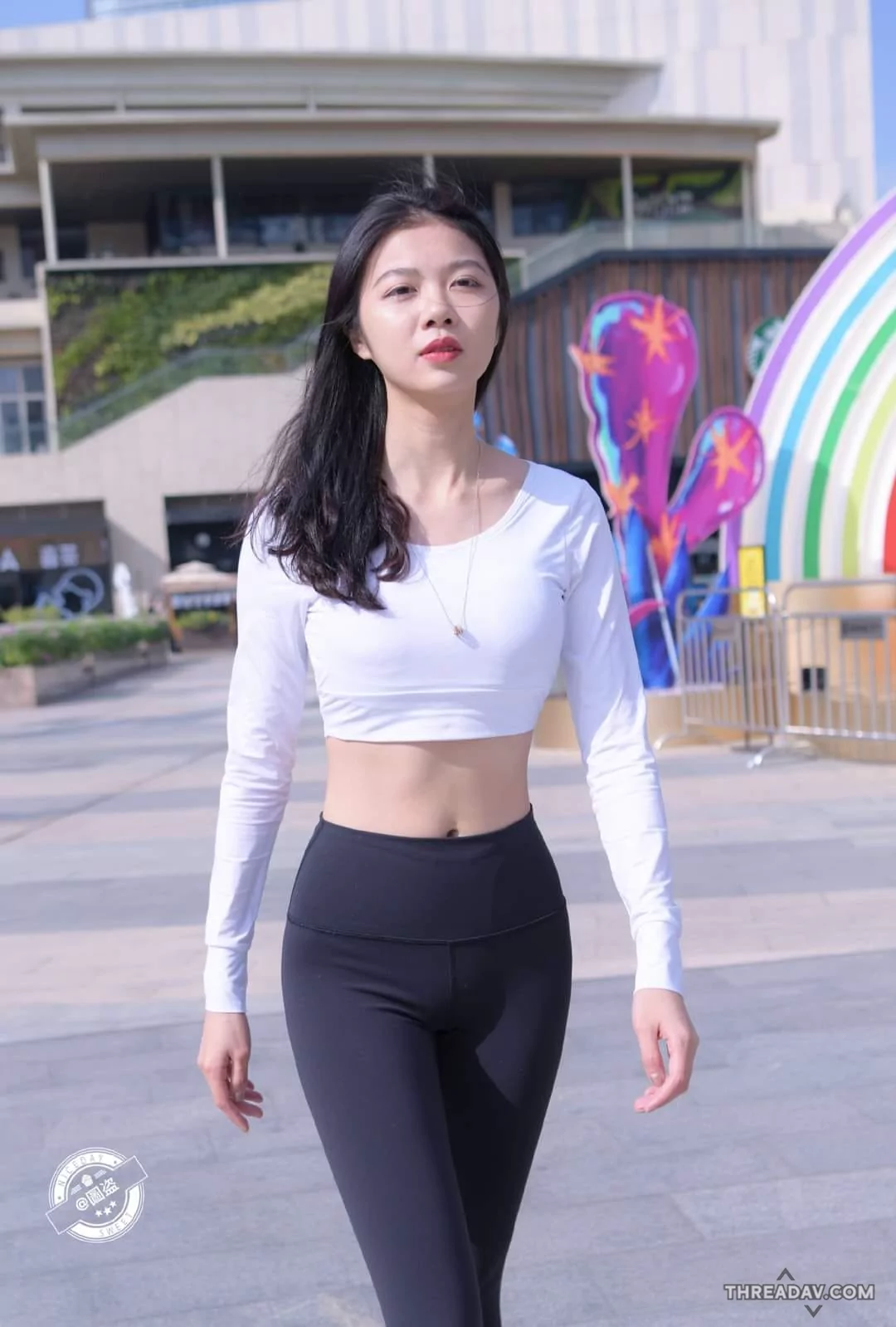 這腰身真讓人受不了，真是充滿無限遐想