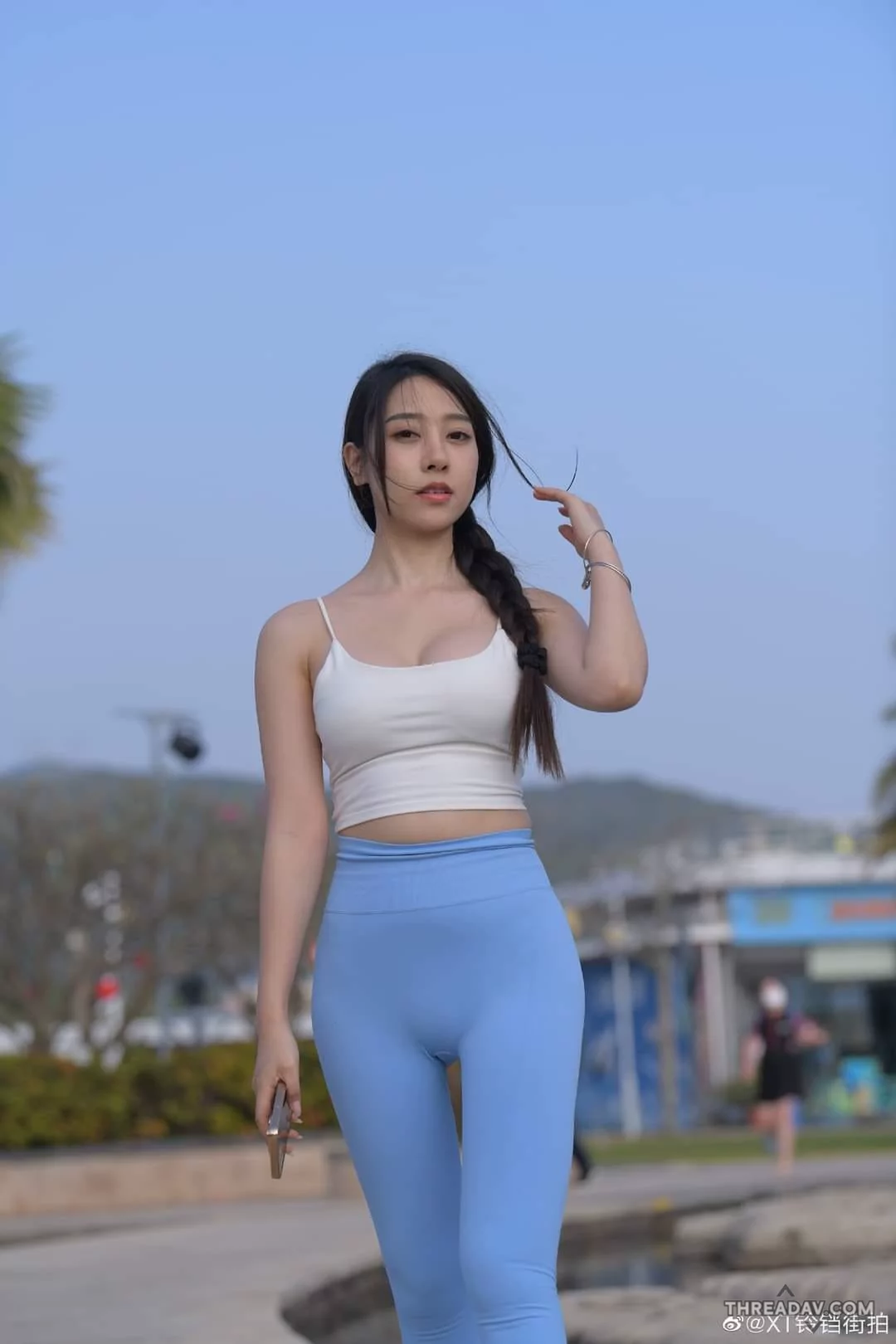這氣質美女哪個男的受的了，有大奶有巨乳有美腿又有美臀，整個身材太誘人