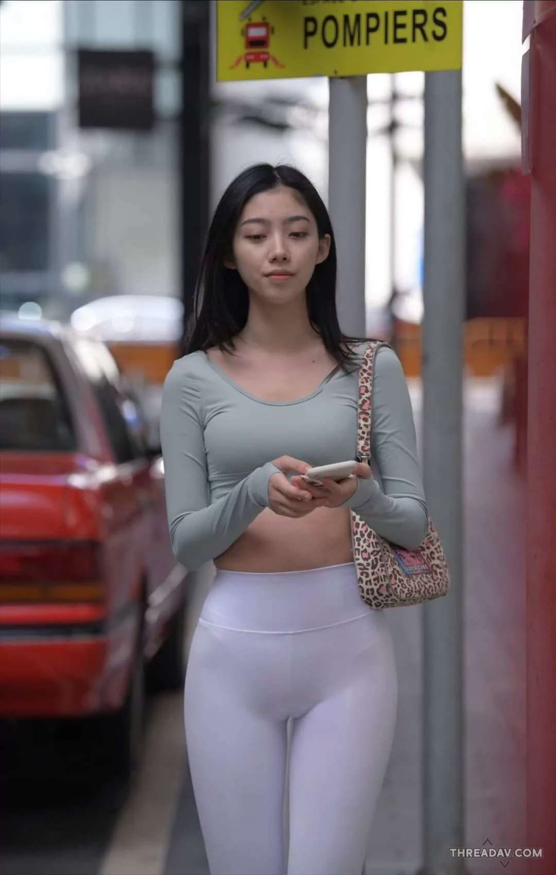 沒想到瑜珈褲配上陽光，會這麼撩人
