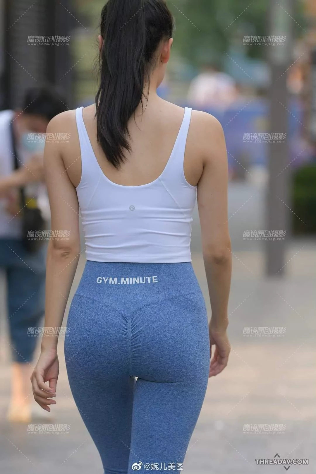 這瑜珈褲質感好好看，這翹臀包覆的剛剛好，撞起來好像很有力