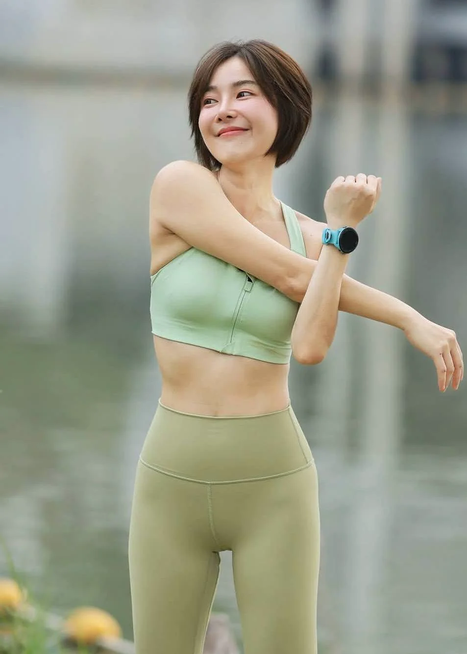 曼妙身材就是要展現出來給大家看，這些角度拍起來身材真好