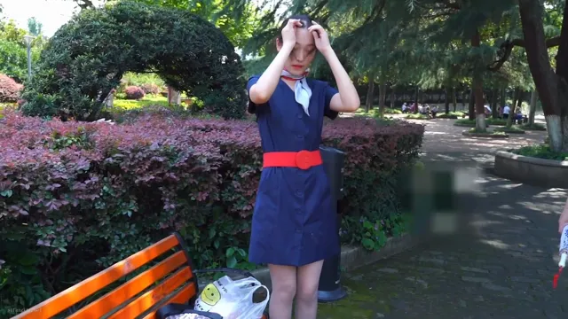 戶外露出，空姐制服公園露出，誰也不知道他們在做什麼壞事。