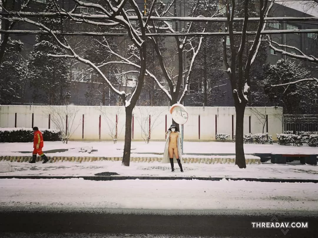 就算天氣是大雪寒冷，戶外全裸還是可以的