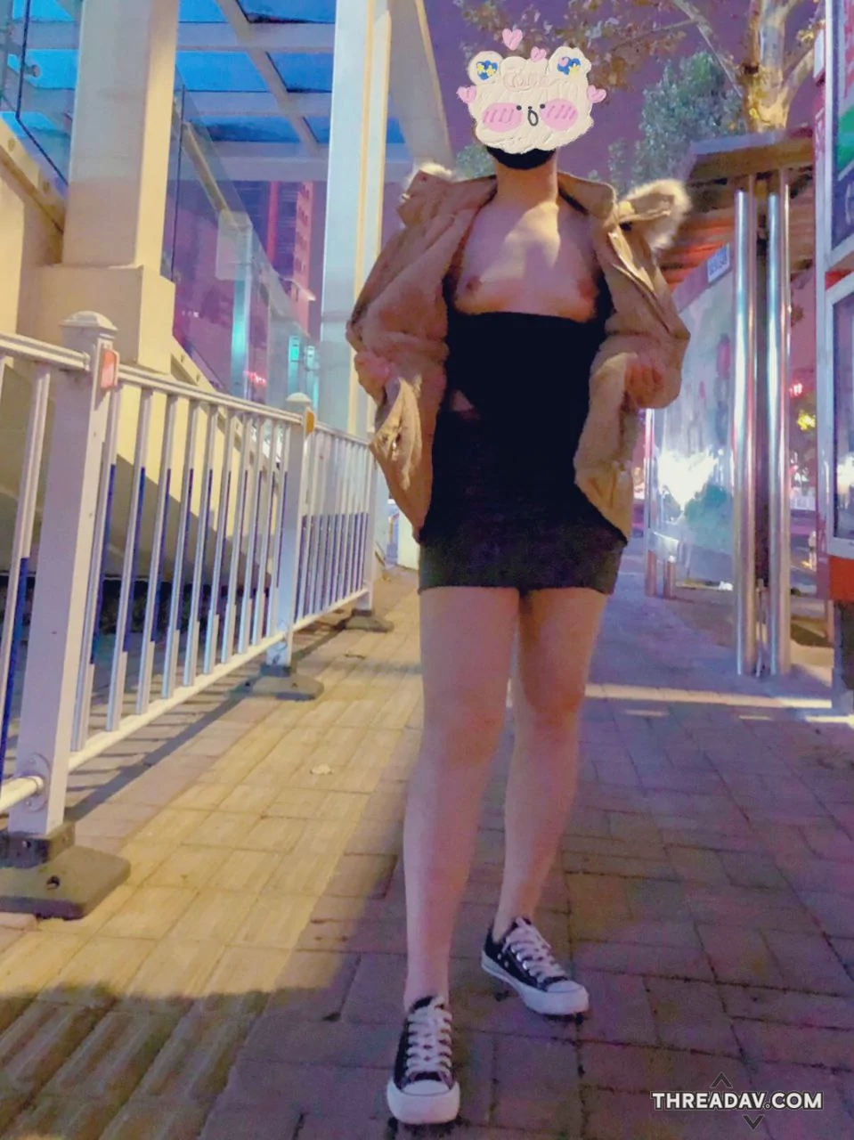 騷婦在任何時間戶外裸露，喜愛被人圍觀觀看