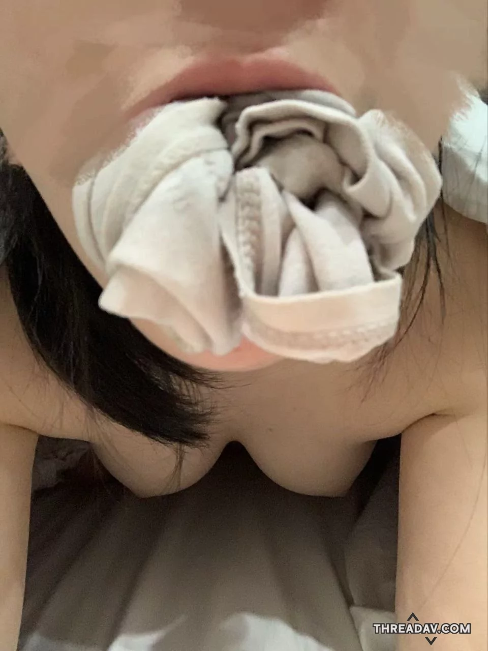 出去玩被調教，被命令去廁所裡外裸露奶子又自慰摳逼打奶，摳出的淫水自己舔
