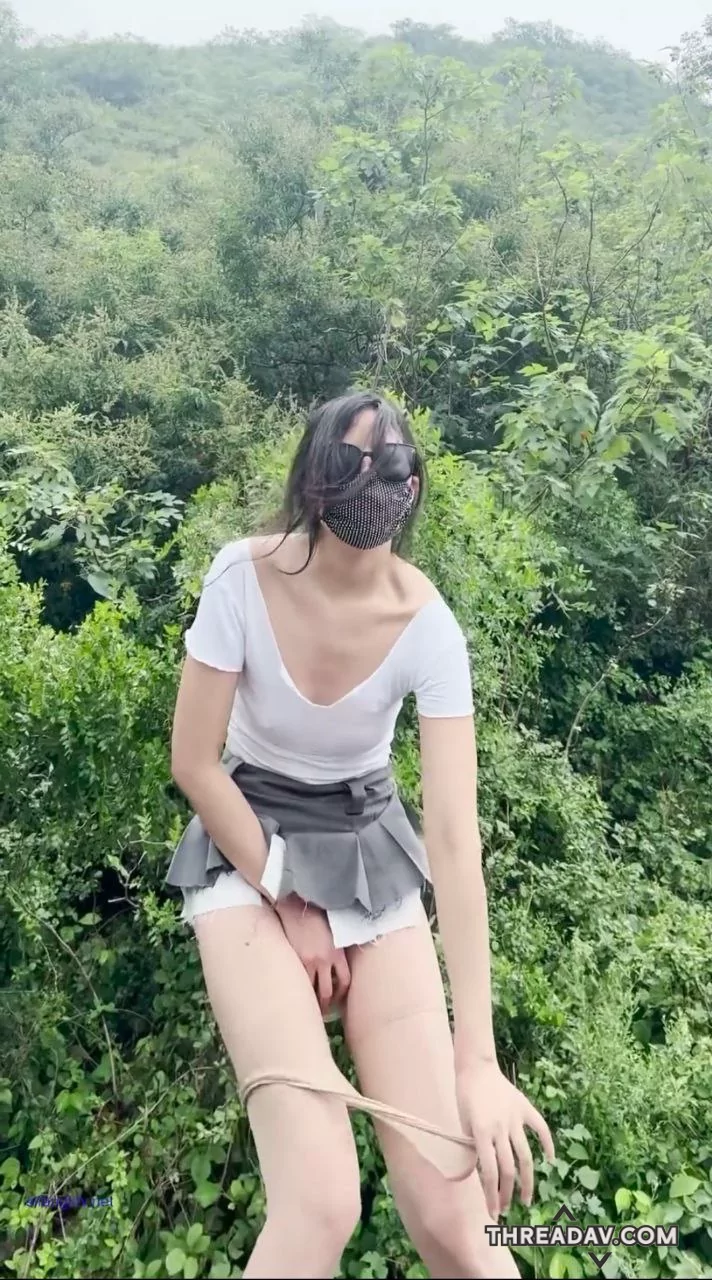 女友非得要去爬山，还直接露出上道具了