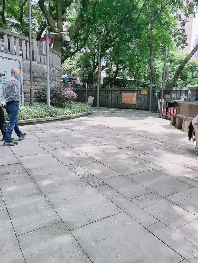 露出系列最厲害的視頻主!!就算人群在看也能全裸大膽走去 - 真實露出投稿影片內容