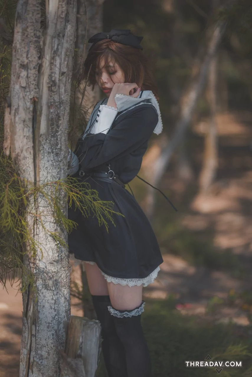 女制服黑絲抹戶外野拍羞澀露出白虎嫩穴