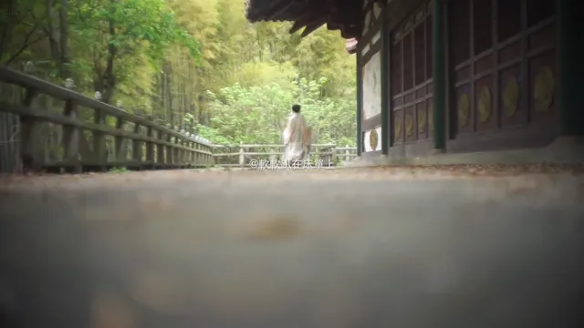騷樣宮女在宮廷內大肆脫衣全裸，露出翹白嫩臀圓潤奶子 - 真實露出投稿影片內容