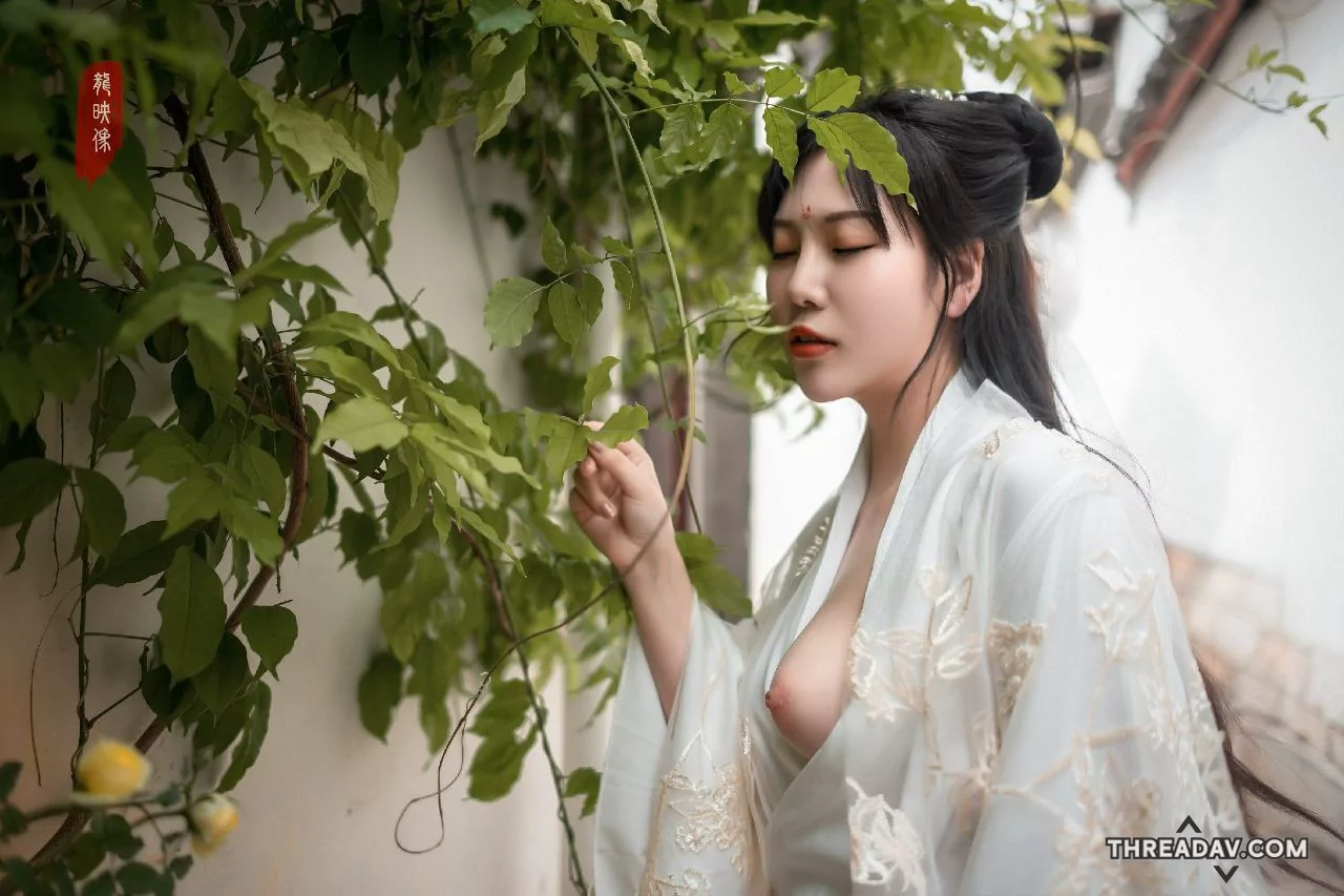 極品高顏值超優質圓潤巨乳露出，粉嫩奶頭嫩白大奶真是太完美