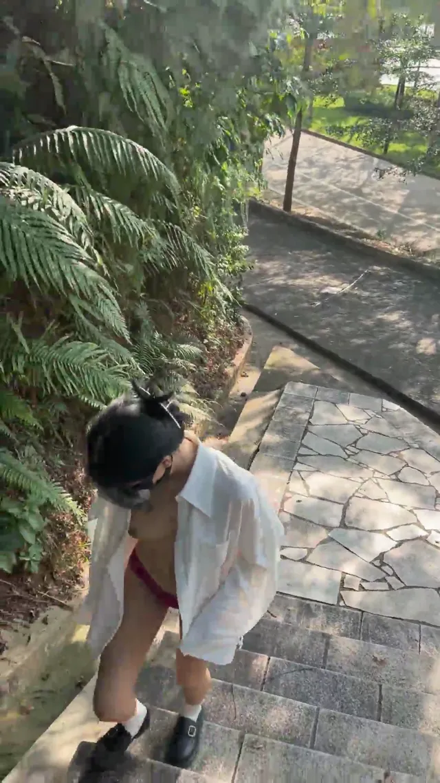 人前露出，网红【Cikai Moon】挑戰公園散步全裸露出