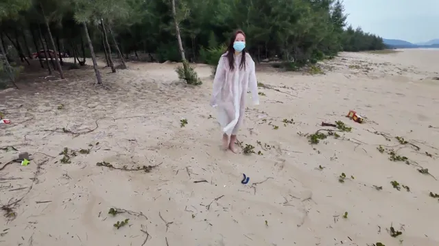人前露出，网红【Cikai Moon】挑戰海邊沙灘露出