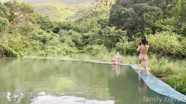 人前露出，网红【Cikai Moon】大膽野外公園露出奶子 - 戶外實戰露出畫面 - 真實露出投稿影片內容