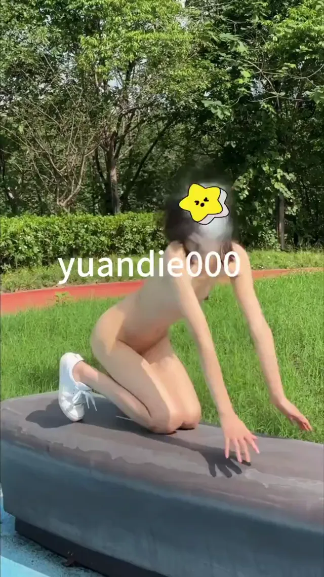 户外露出风骚人妻，每次在外裸露還特別裝扮主題，真是淫蕩母狗 - 真實露出投稿影片內容