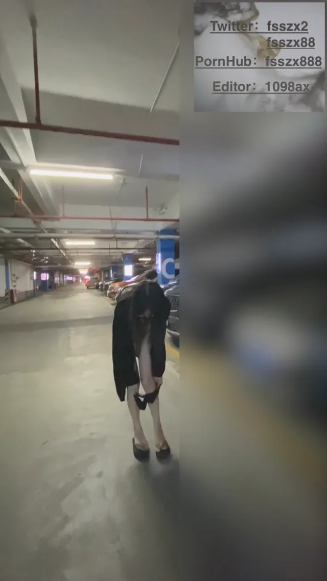 知名網紅眼鏡美女博主，穿真空穿透明薄纱到商场买柠檬茶，被无数人看光光，真是騷母狗 - 真實露出投稿影片內容