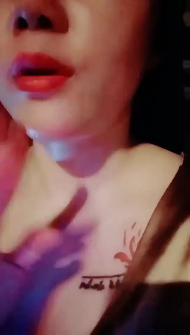 露出勾引，订单太少做起来露出勾引直播赚生活费，遇到的兄弟也是运气爆炸 - 真實露出投稿影片內容