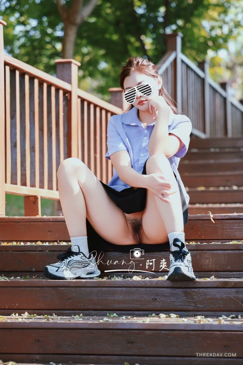 户外露出，女神級嫩模私拍流出，外人眼中的女神私下就是一只欠操的骚母狗