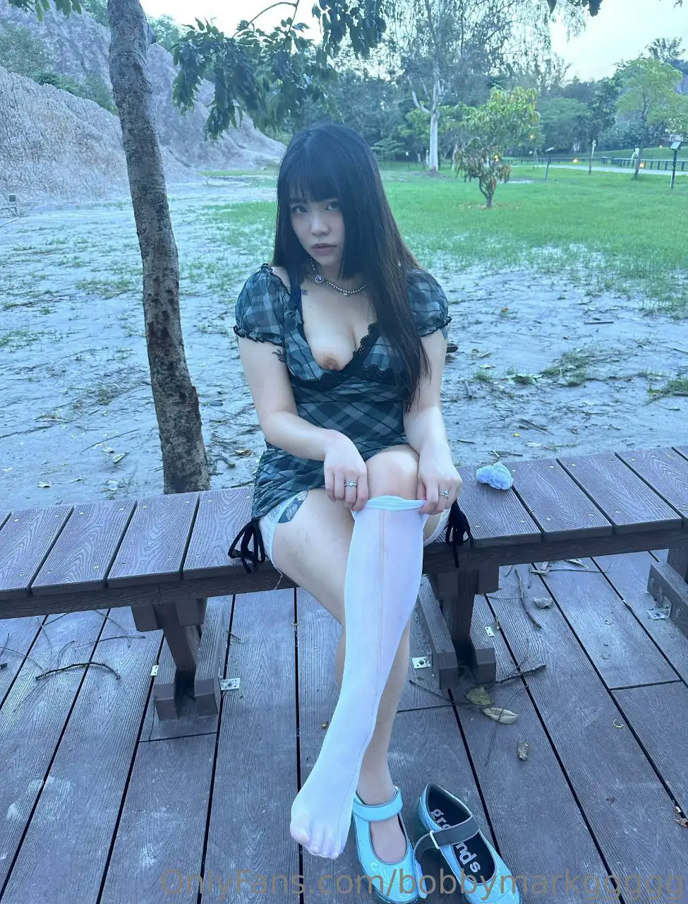  巨乳車內嶄露好身材