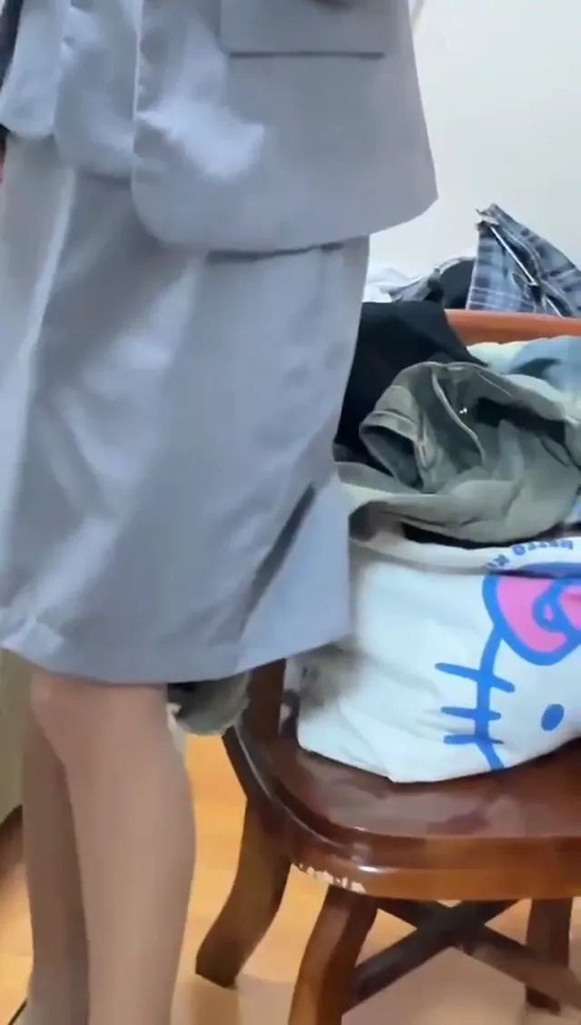 制服诱惑反差婊  - 清純外貌下藏不住的慾望反差