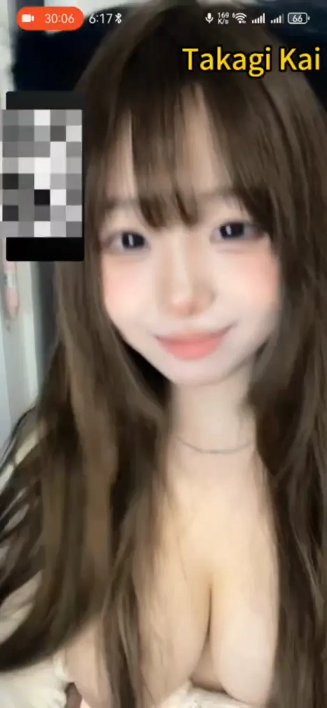 清纯妹子私下模样，咸湿的视讯与平常的模样反差可真大