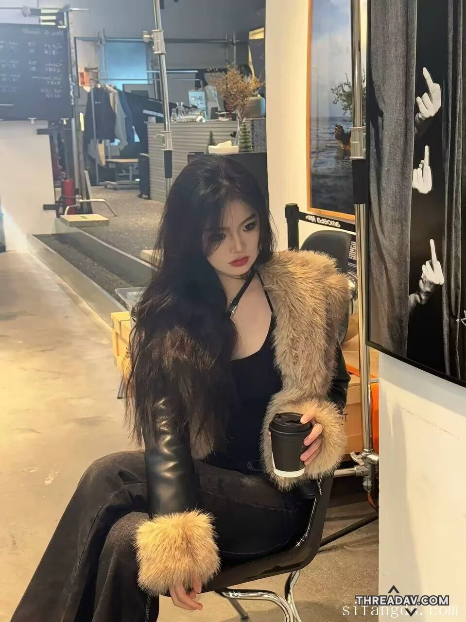 清純校花表裡不一，极度反差，私下竟是淫蕩女神