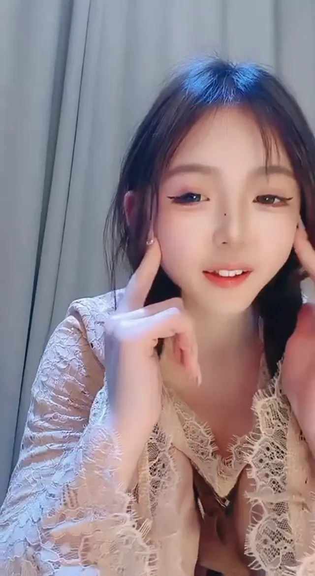 反差网红福利姬粉嫩清纯小妹青春肉体直播裸舞自慰 - 清純外貌下藏不住的慾望反差
