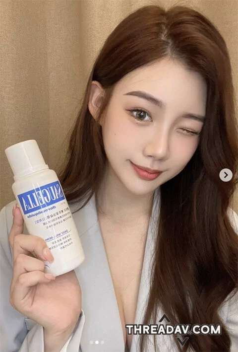 高颜值美女私拍惨遭外流，满满的反差感