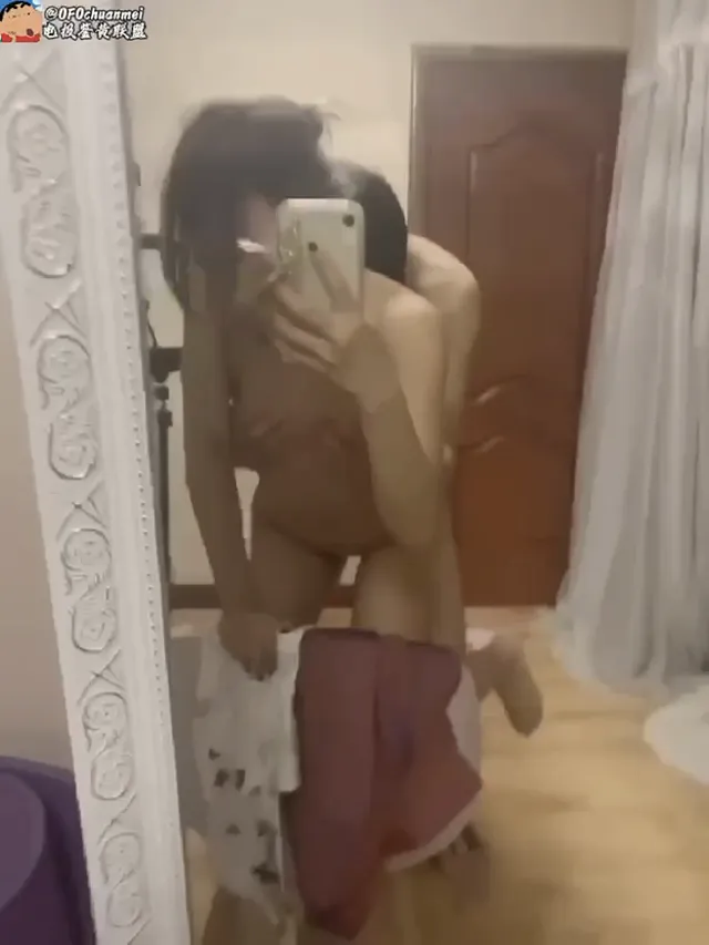 骨感美女被男友猛操淫叫聲好聽，私下自拍多部裸露自慰影片