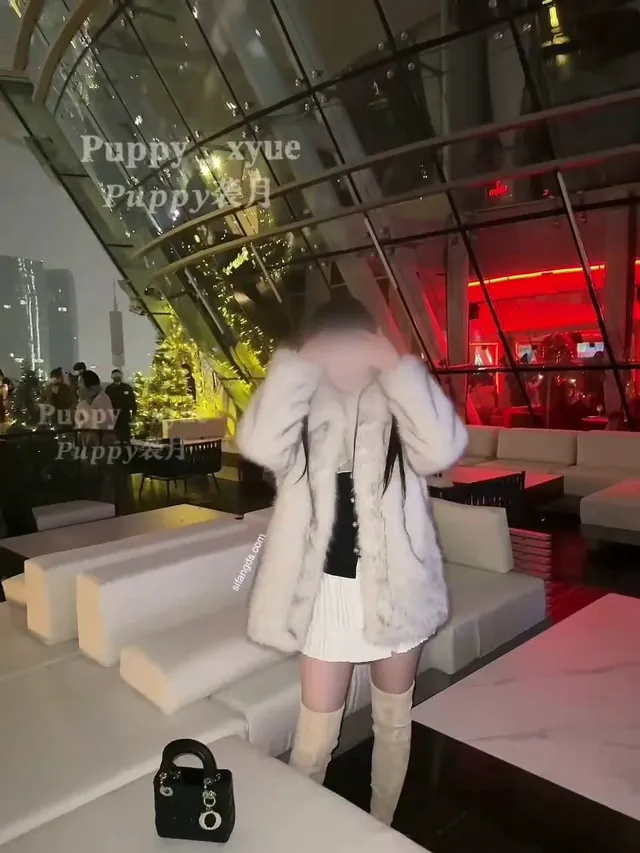 白虎氣質美女外表是個乖乖女，可是跟男友玩的那麼大那麼開，戶外露奶又愛自拍跟男友啪啪啪 - 清純外貌下藏不住的慾望反差 - 自拍視角實錄影片 - ムキ出し爆乳實戰場面