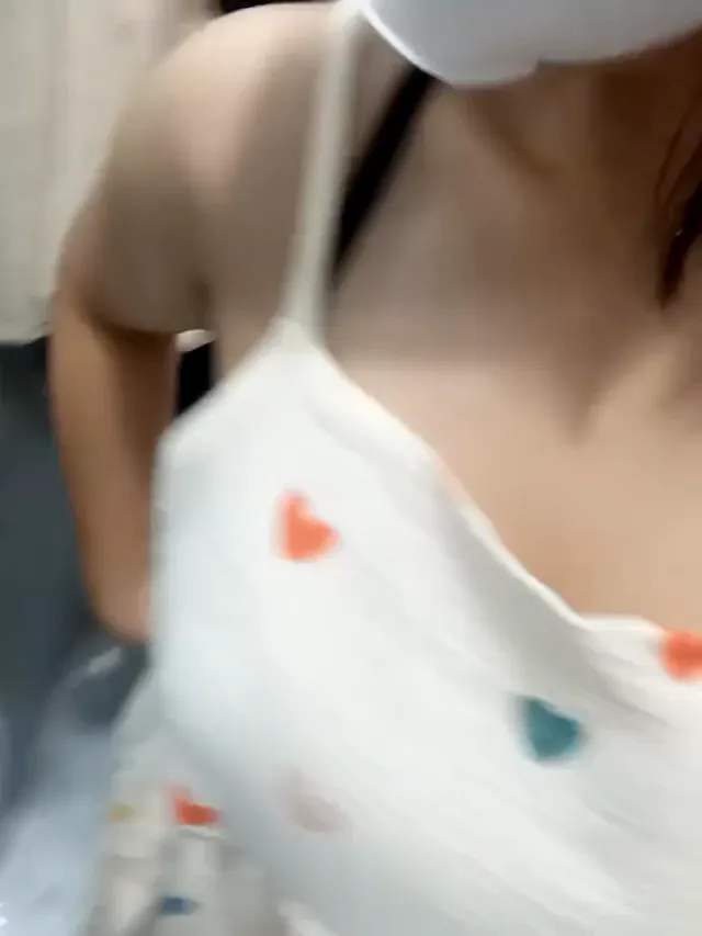 倆女賣場正常逛著無聊找了試衣間女女吻互摳逼用自慰器 - 清純外貌下藏不住的慾望反差