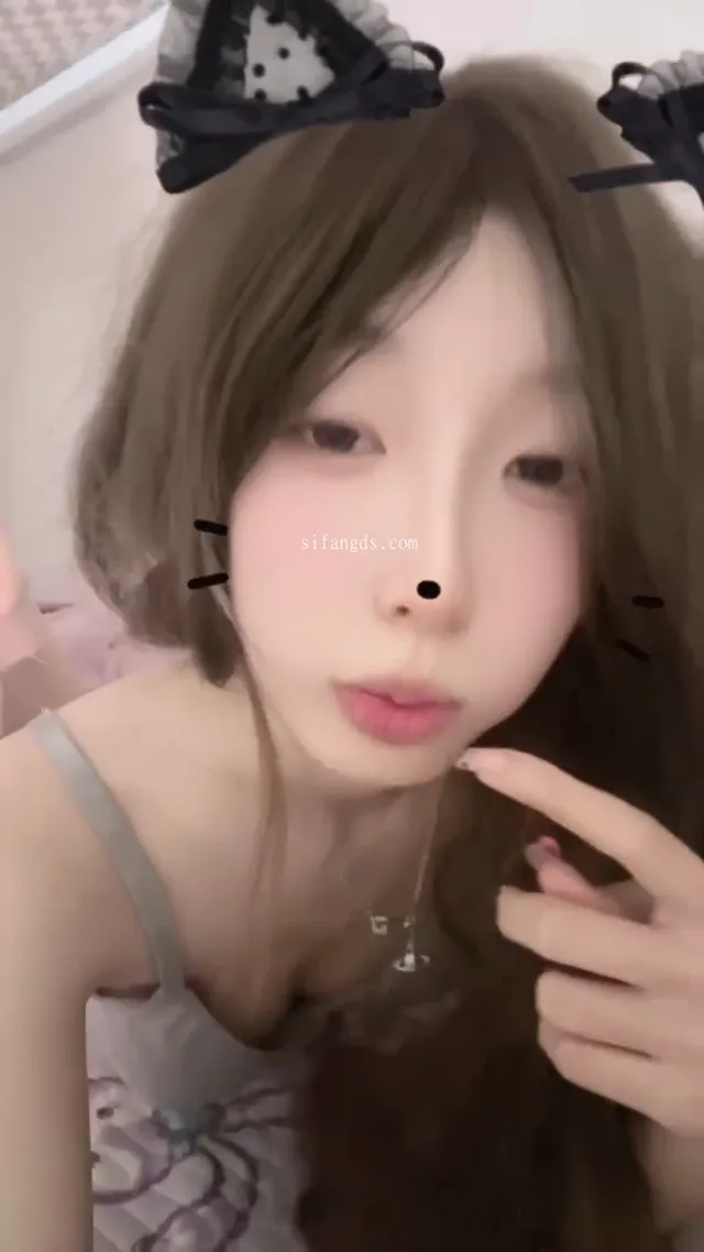看似清纯的眼镜妹，床上功夫特别强大欲望特别高