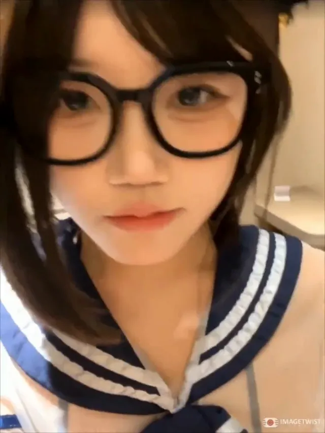 看似清纯的妹子懂得玩法却是挺多的 - 清純外貌下藏不住的慾望反差