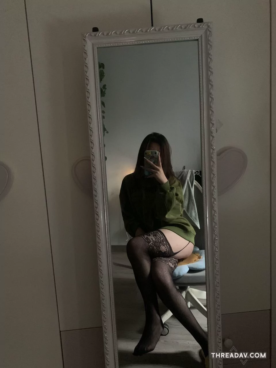 氣質性感美女私下也愛自拍裸露自慰視頻，摳逼插入騷樣露出