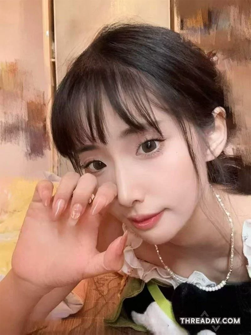 气质清纯漂亮却欲望强盛反差极大的美女