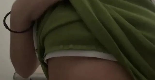 清纯可爱的少女兴趣之一是露出浑圆大球 - 清純外貌下藏不住的慾望反差