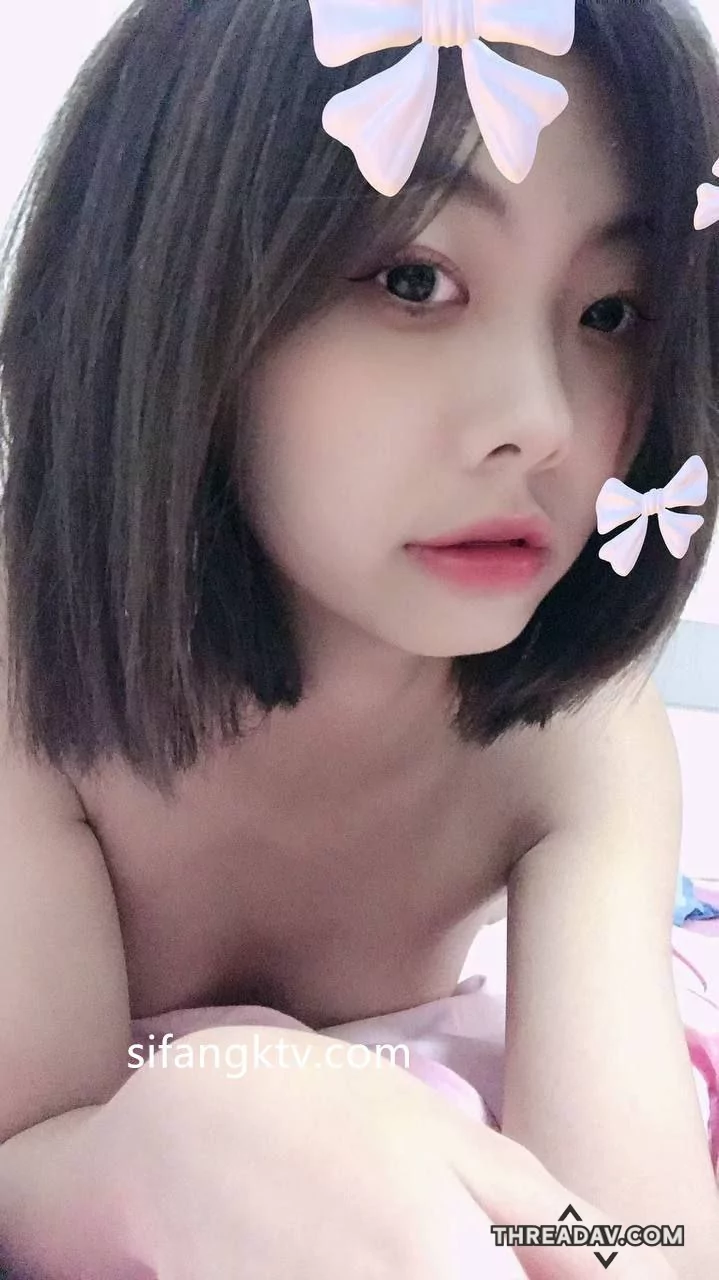 高颜值白嫩学妹外表清纯内心骚浪！