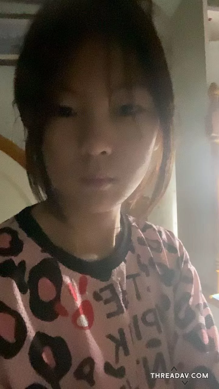 网友曝光自己超级反差的高中生女友自慰视频颜射很高身材也完美太嫩了