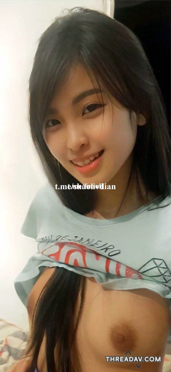 高颜清纯妹私拍流出，性感嫩乳.全方位特写裸拍.口交.颜射 .鲍鱼上射满了细胞