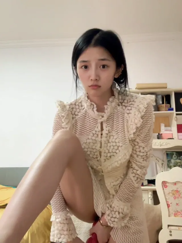超级可爱的御姐被金主包养自慰视频还有帮金主口交的视频曝光跟她清纯的颜值形成反差 - 清純外貌下藏不住的慾望反差