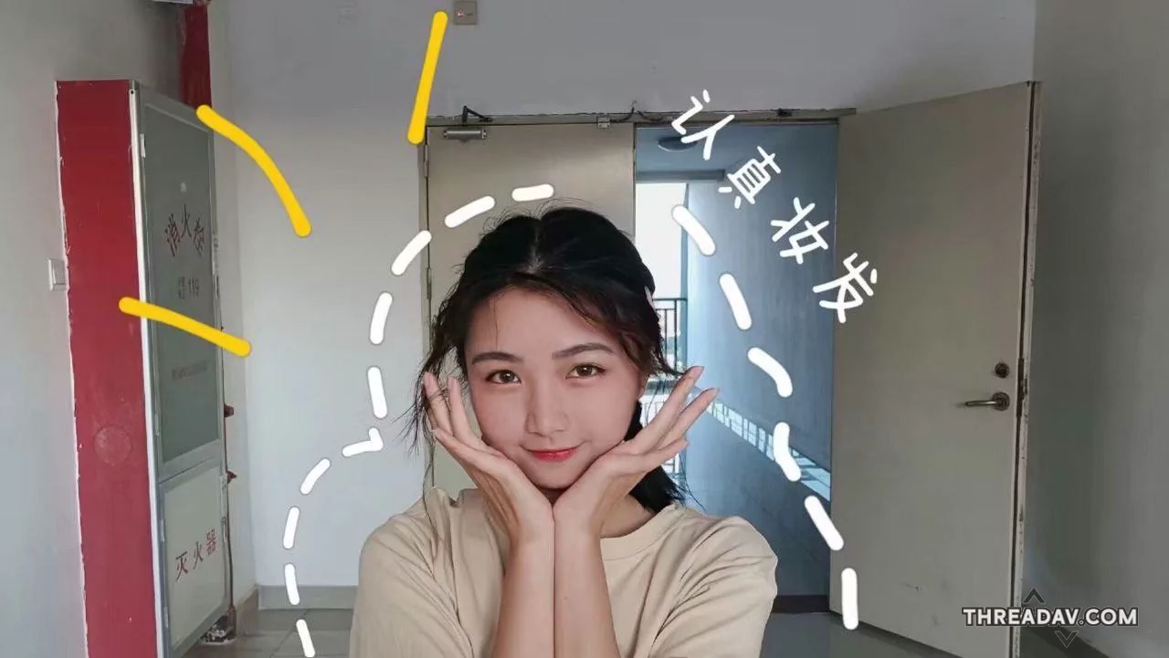 看着超级清纯的高中生嫩妹被自己富二代男友远程调教裸舞自慰超级反差好像还是学跳舞的