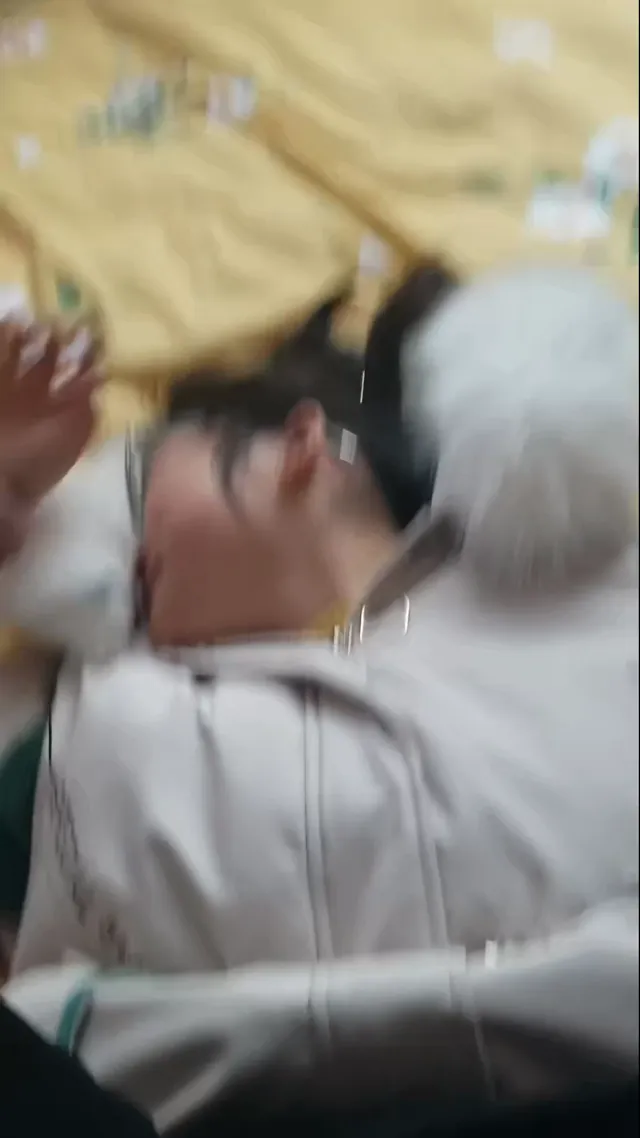 清纯高中生眼镜妹被猥琐老男人哄骗到 酒店做爱暴力中出插入一脸害羞的样子太可爱了